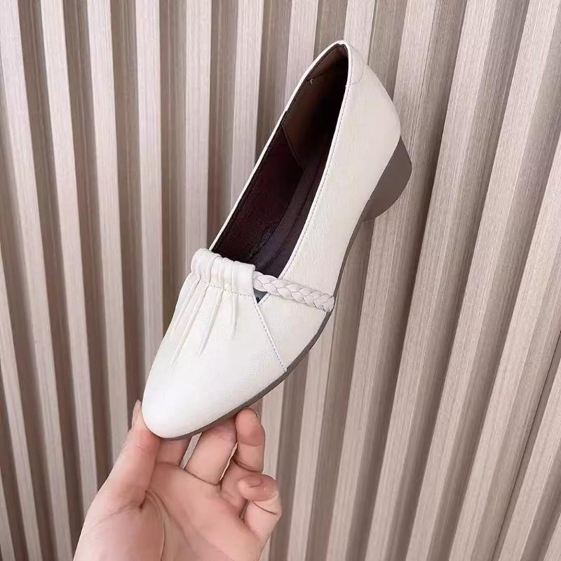 Soft-soled pointed low-heeled shoes leather shoes women's versatile spring and autumn new soft leather shallow mouth mother single shoes lazy shoes