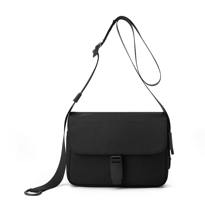 ZuoYou Sporty Water-Repellent Crossbody Bag