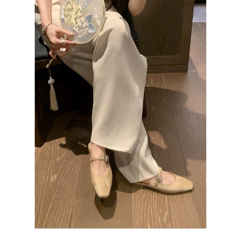 Slipper mit quadratischer Spitze und niedrigem Absatz