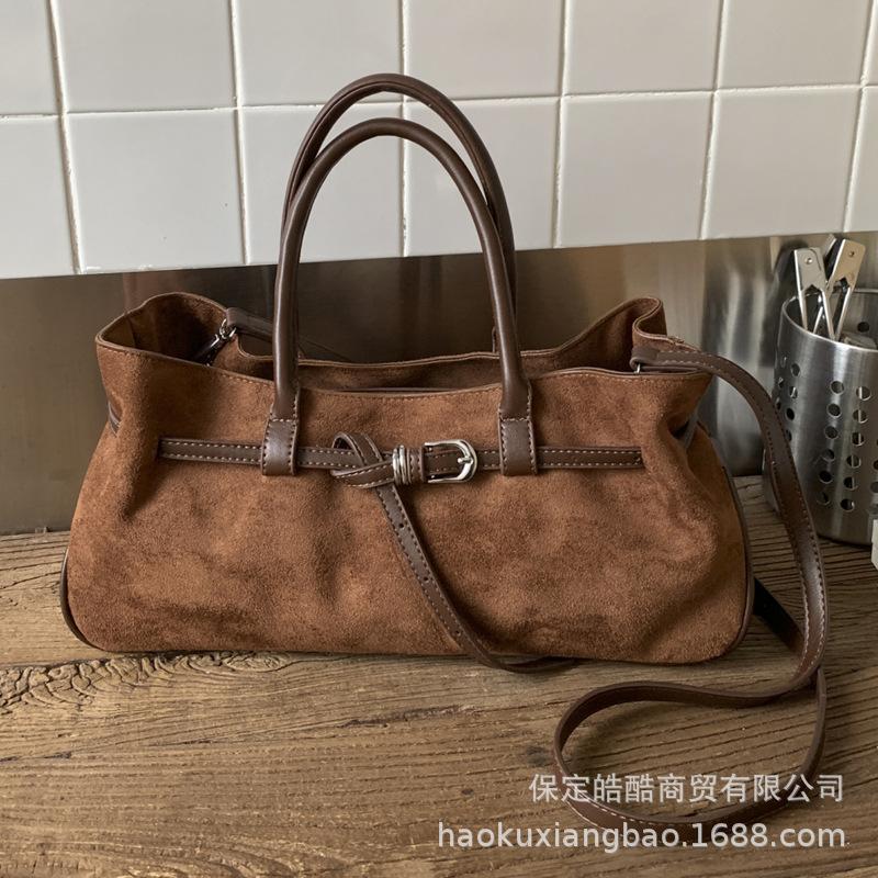 Frosted retro small bag women's autumn and winter 2025 new niche design messenger bag popular ins portable tote bag