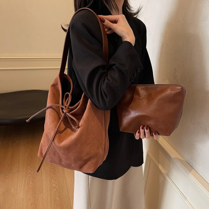 

Вместительная сумка-тоут женская новая зимняя матовая замшевая сумка-ведро повседневная ленивая сумка через плечо под мышку коричневый