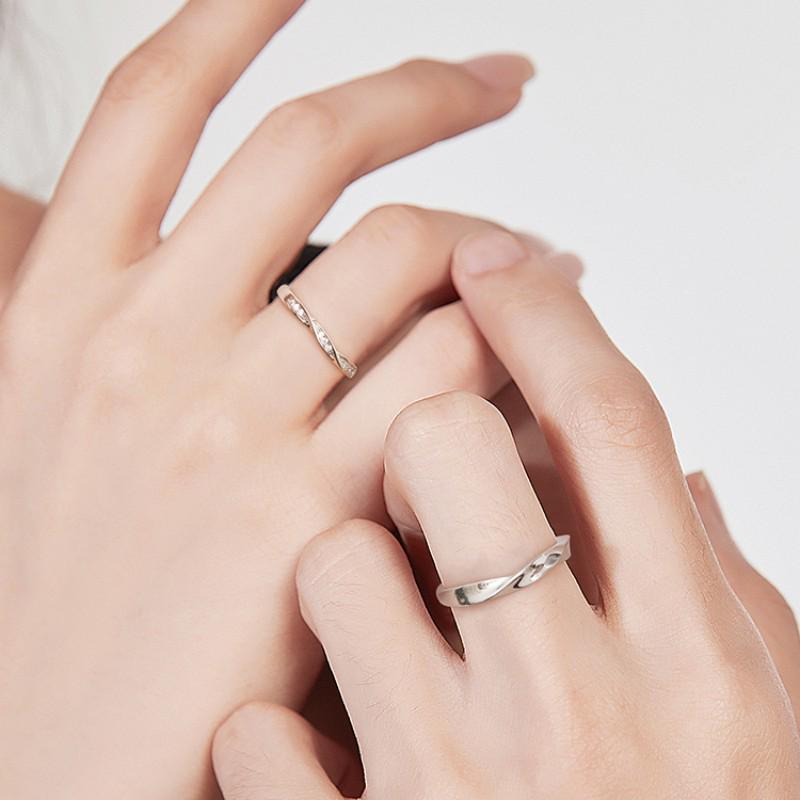 Intertwined Mobius Couple Rings: Twin Knot Design, Perfect Valentine's Gift