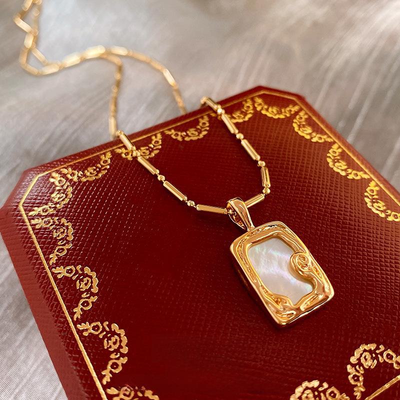 Real Gold Electroplated Square Pendant Necklace: Retro Clavicle Chain, Elegant All-Match Luxury Design