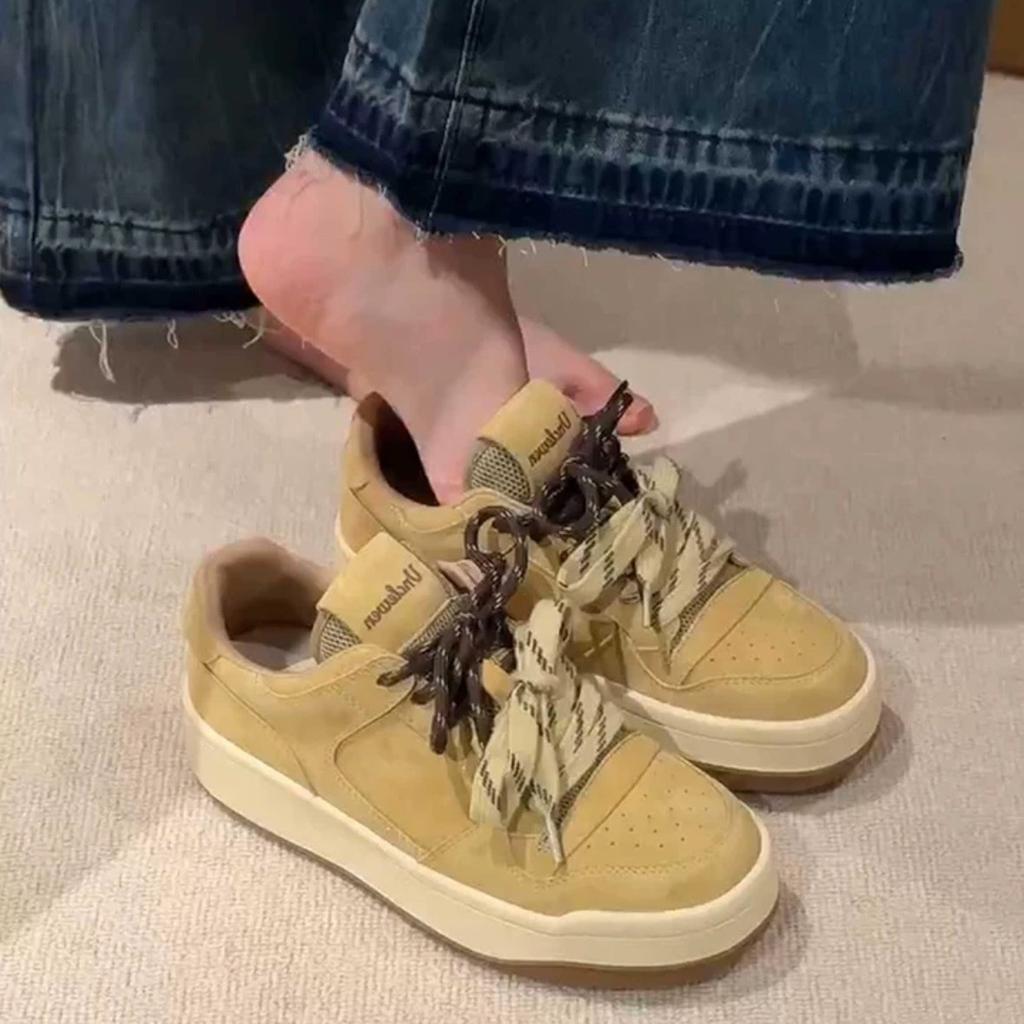 Platform White Shoes Women's 2025 Spring New Versatile Height Increase Casual Sports Shoes Fashion Muffin Popular Board Shoes