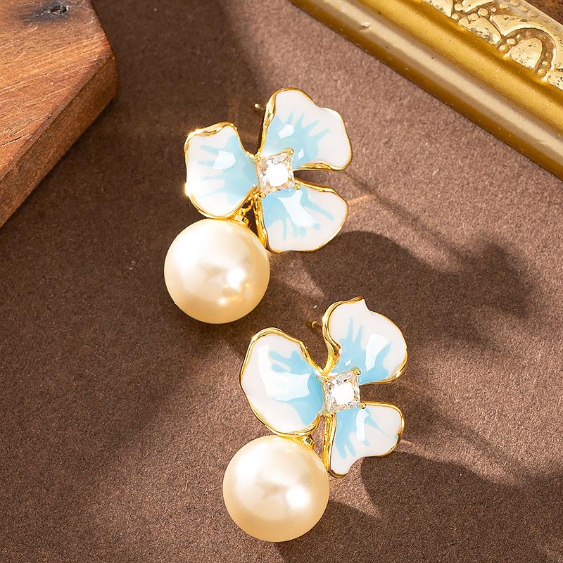 French gentle temperament lady style enamel oil drop petal pearl earrings light luxury simple high sense fairy earrings