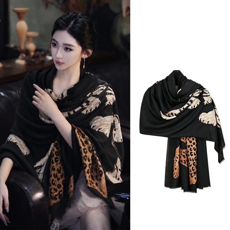 Luxury Women Scarf Leopard Tiger Print Scarf Soft Shawl Vintage Animal Scarf Oversized Breathable Neck Scarves Daily Outfit
