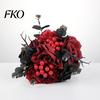 Bouquet di Fiori di Halloween Bouquet da Sposa Gotico, Fiori Artificiali Rosa Nero Rosso con Nastro Degradato con Mano Scheletrica Zucca Teschio per