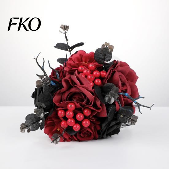 Bouquet di Fiori di Halloween Bouquet da Sposa Gotico, Fiori Artificiali Rosa Nero Rosso con Nastro Degradato con Mano Scheletrica Zucca Teschio per