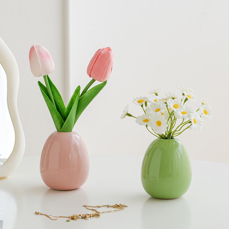 Small Daisy Artificial Flower in Cream Ceramic Vase - Ins Style Tulip for Living Room or Bedroom Decoration.