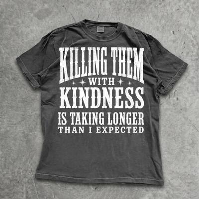 T-shirt 'Tuer les gens avec gentillesse', T-shirt citation sarcastique, Haut à message drôle, T-shirt graphique humour noir