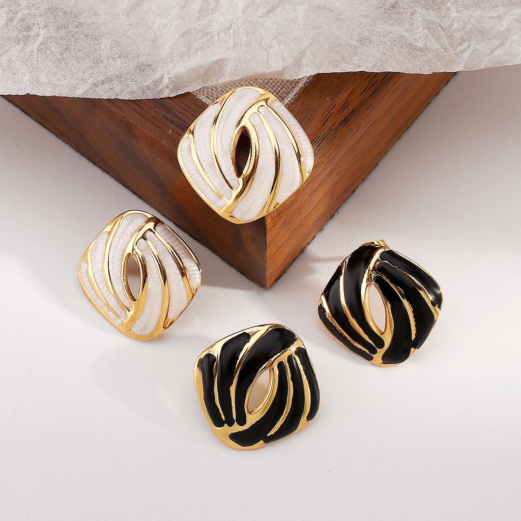 New Fashion Enamel Stainless Steel Earrings French Retro Minimalist Geometric Personality Stud Earrings Women
