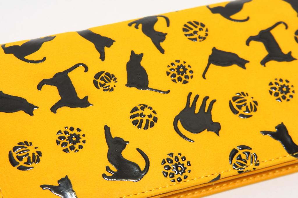 Hasegawa Deerskin Inden Long Wallet with Bill Compartment, Unisex (Yellow Cat Design)