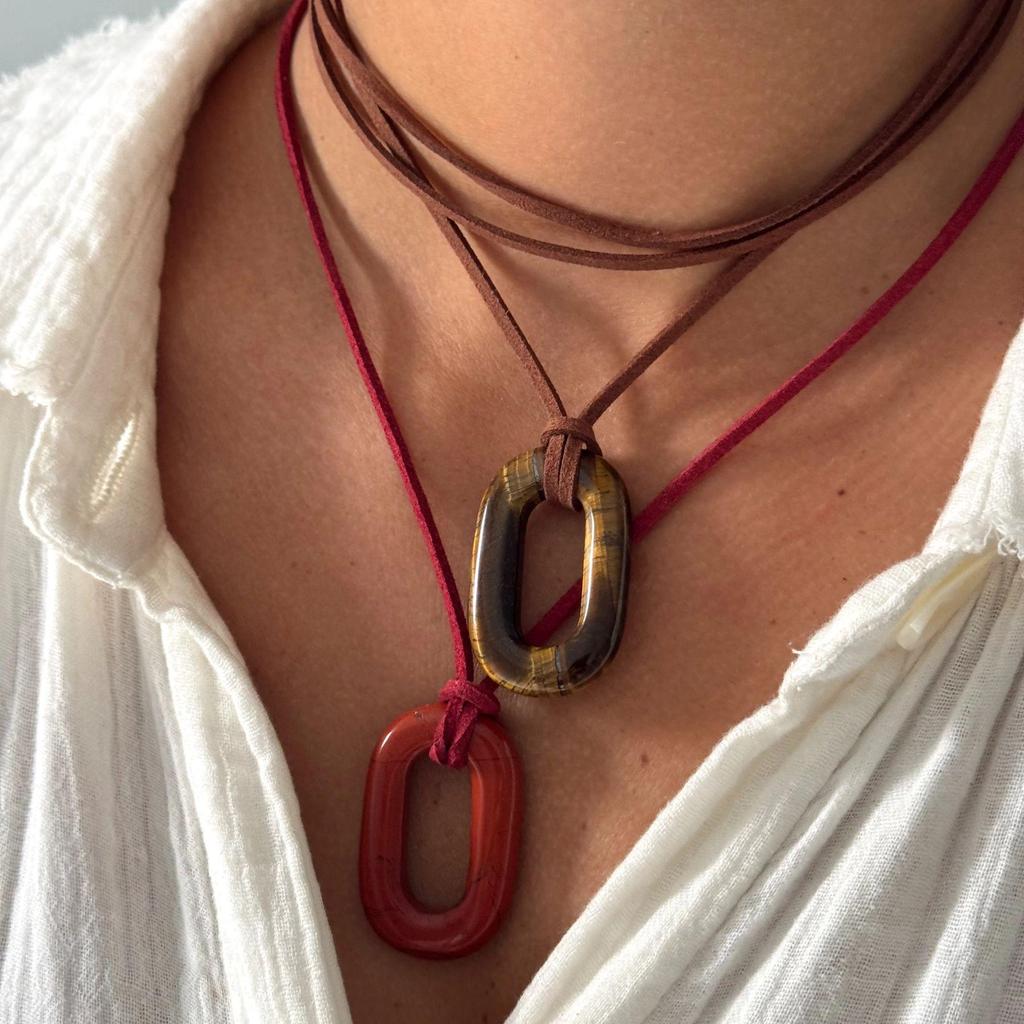 Versatile Oval Stone Pendant Necklace - Adjustable & Stylish