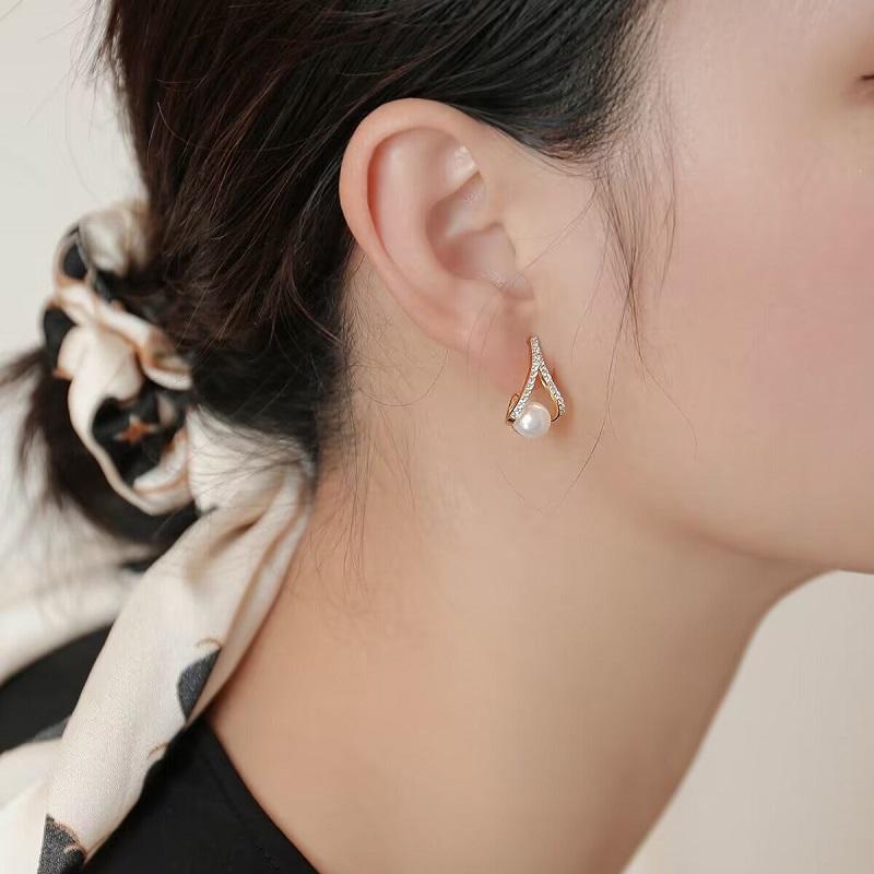 Modyle Korea New Fashion Gold Color Cross Crystal Drop Earrings for Women Elegant Cute Pearl Earrings Brincos