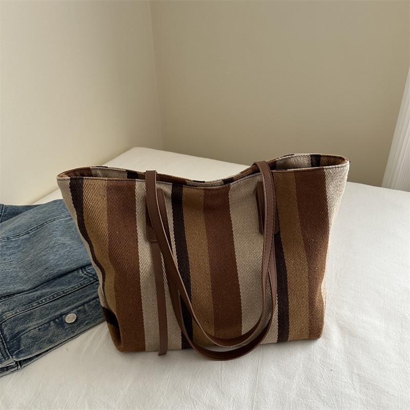 Stylish And Spacious 2024 Summer New Simple Casual Tote Bag For Women In Black And Brown