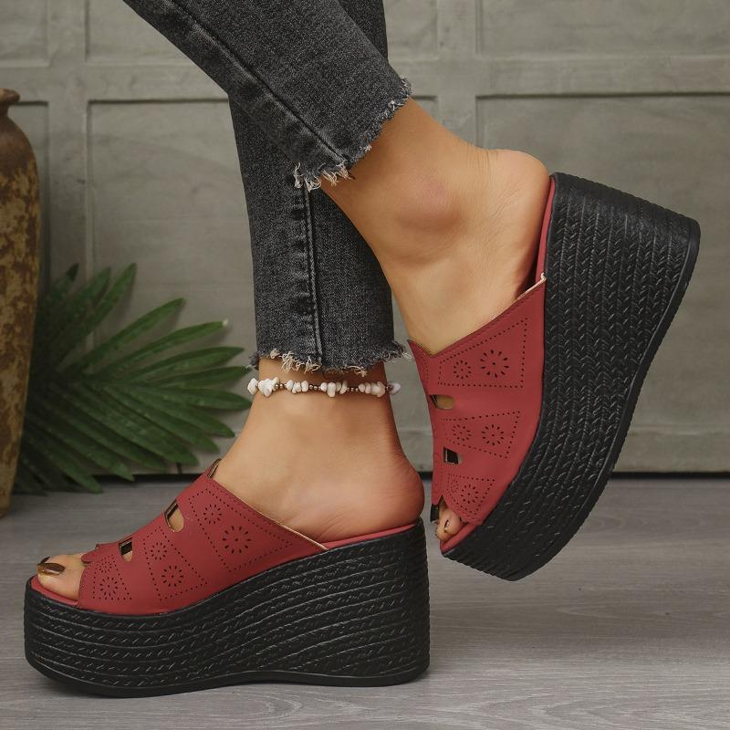 Large-size Platform Slippers for Women, New Arrivals in Spring and Summer, Fashionable and Versatile, Comfortable and Lightweight.
