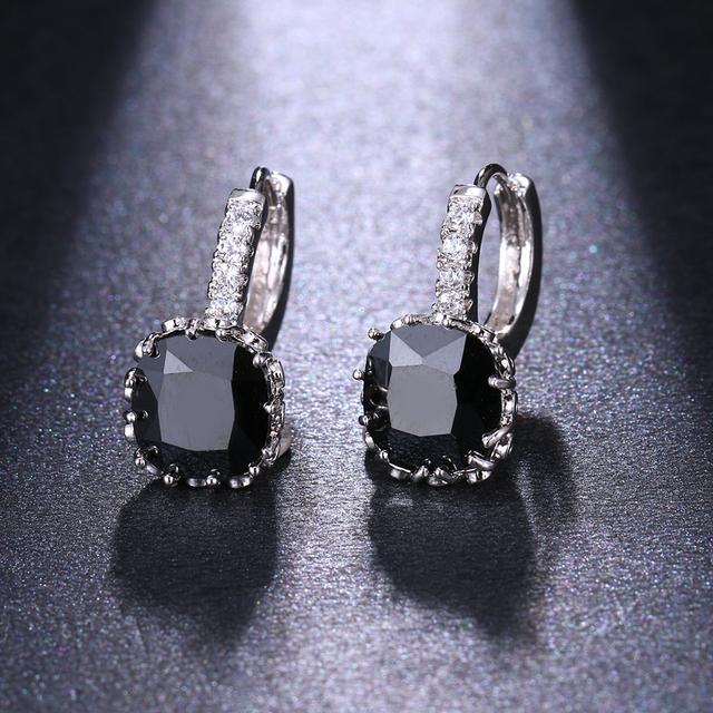 Bettyue Trend Classic Series Quadratische Form mit AAA-Zirkonia für Frauen und Mädchen, schlichte Ohrringe für modische Partys, erste Wahl