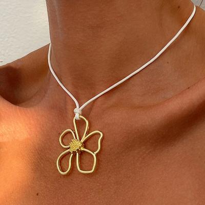 Accessories Simple Flower Pendant Collar Women'S Personality Sweet Cool Metal Hollow Big Flower Choker Necklace
