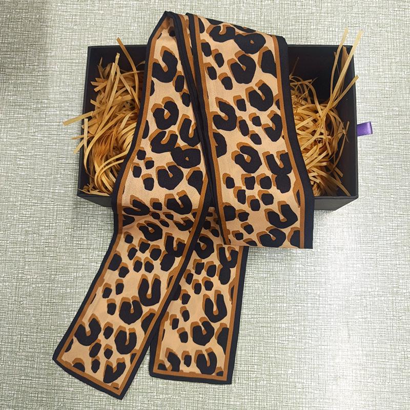 

Женский шелковый шарф с леопардовым принтом: Двусторонний весенне-осенний аксессуар, универсальный как повязка для волос или браслет 7x115 cm хаки/леопардовый