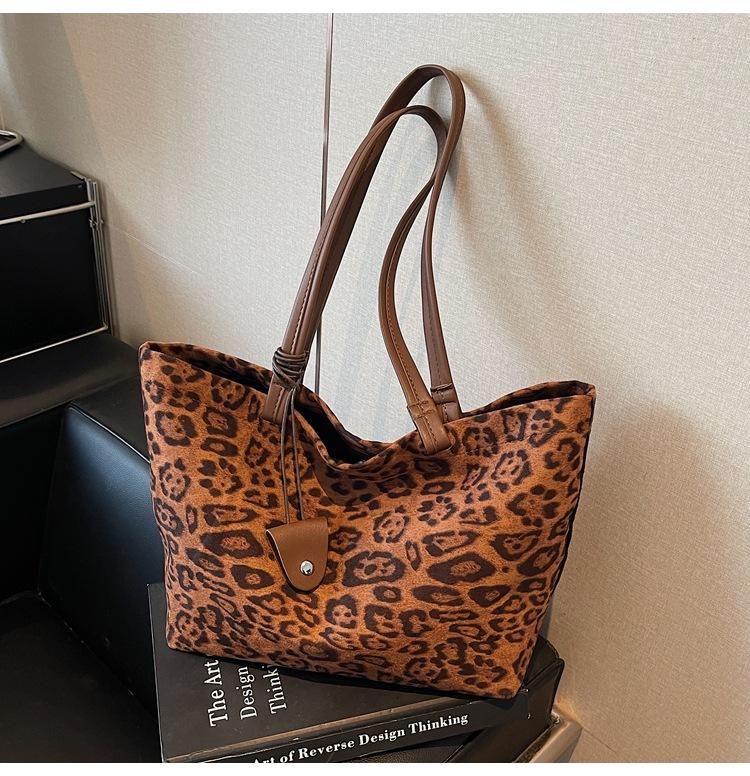 Large capacity casual leopard print bag women's autumn and winter fashion retro shoulder bag commuter tote bag
