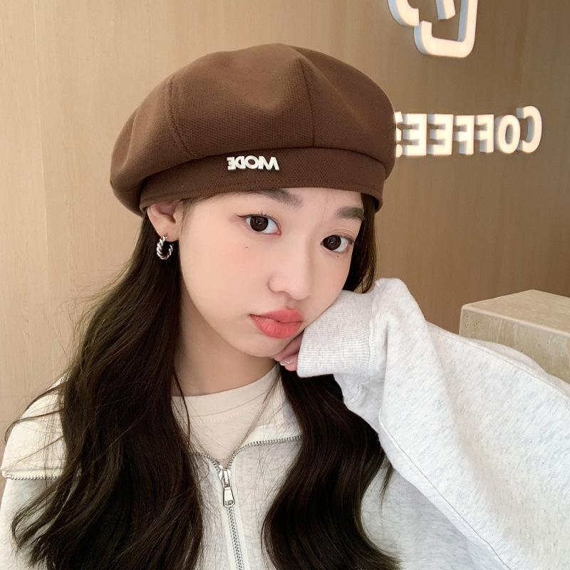 Version of Autumn and Winter New Hat for Women with High End Metal Letters Logo Beret Big Head Circumference Showing Face Little Painter Hat Trend