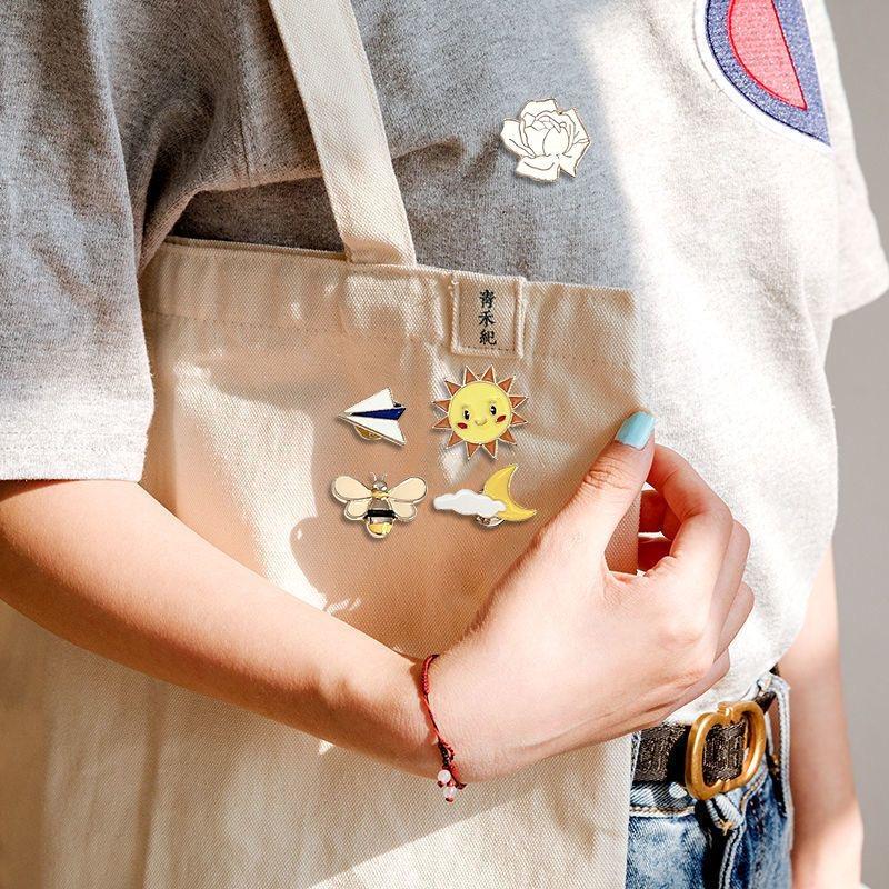 10/20/30/40/50Pcs Enamel Pin Badge Random Cute Animal Plant Metal Pins For Backpack Lapel Brooches Women Kid Jewelry Accessories