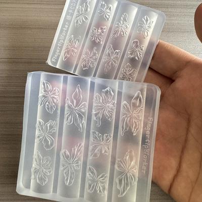Nail art – Stencil e stampini per unghie