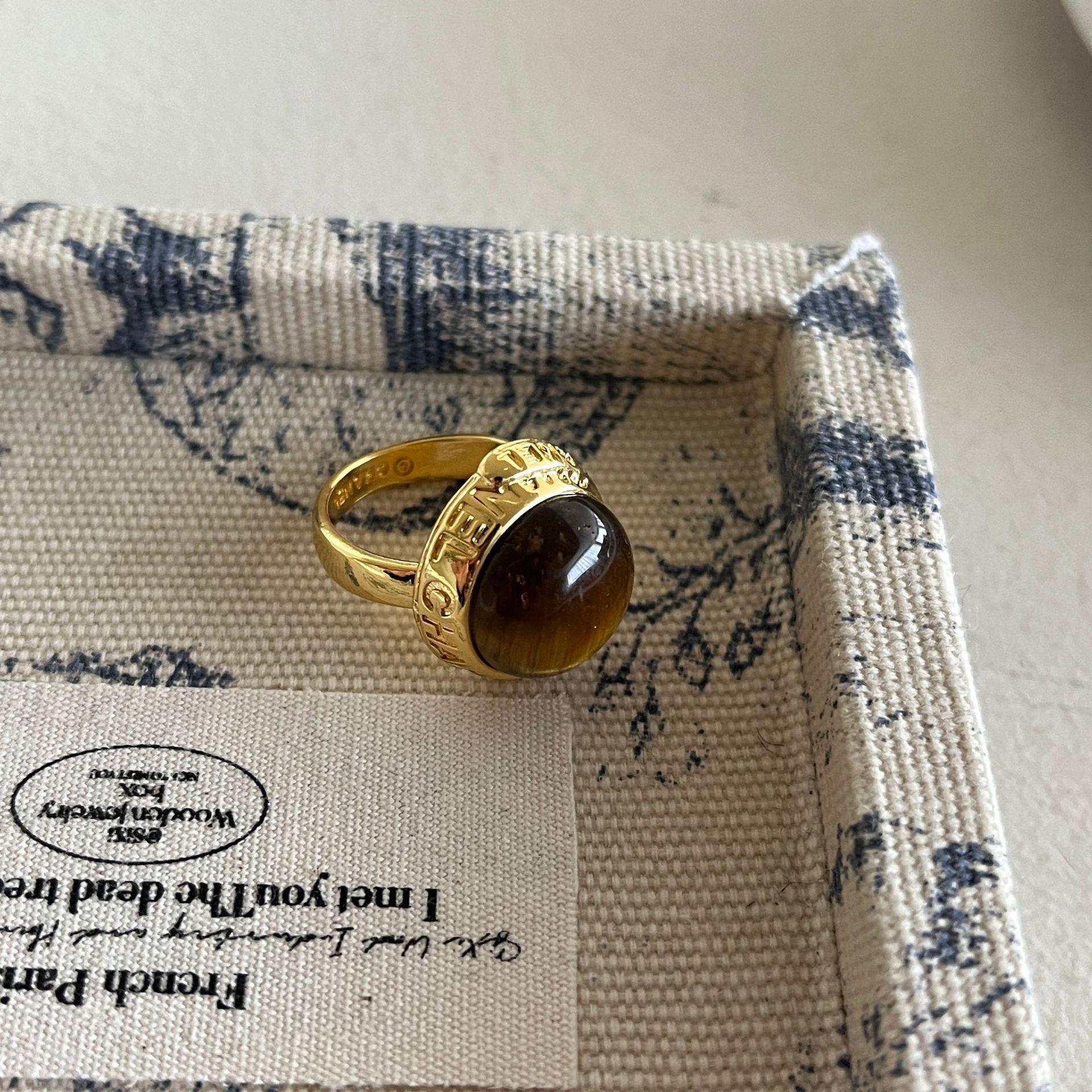 

Корейское винтажное позолоченное кольцо с открытой шинкой из тигрового глаза с нишевым дизайном