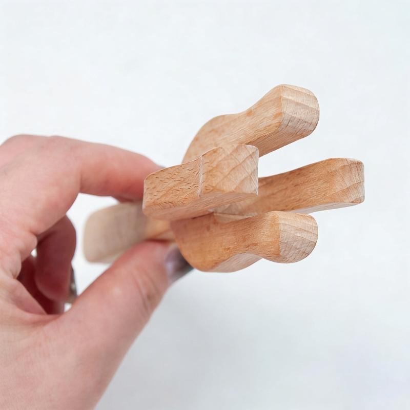 4 Pegs Wooden Knitting Fork With Bent Tip Knitting Hook and Sewing Needle For Scarves Blanket Hat Bag Home Decoration