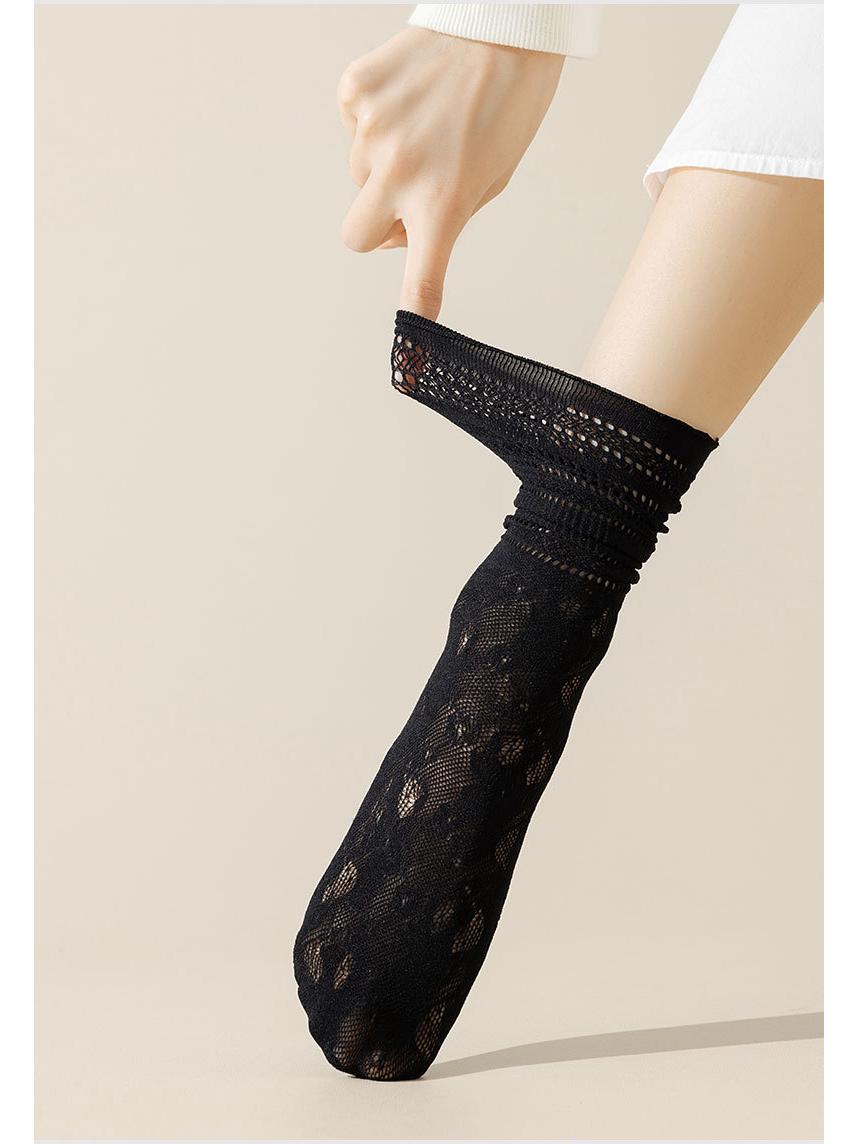 

Mushroom Edge Summer White Lace Mid-Calf Socks, Breathable Mesh Women s Scrunch Socks One Size чорний