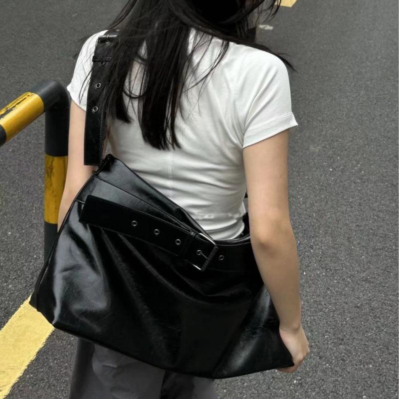 Autumn and winter large-capacity soft pitot bag lazy wind shoulder messenger bag retro new Spice Girl locomotive bag