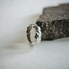 Серебряное кольцо с фианитами, вес изделия 1,55 гр (2209454)