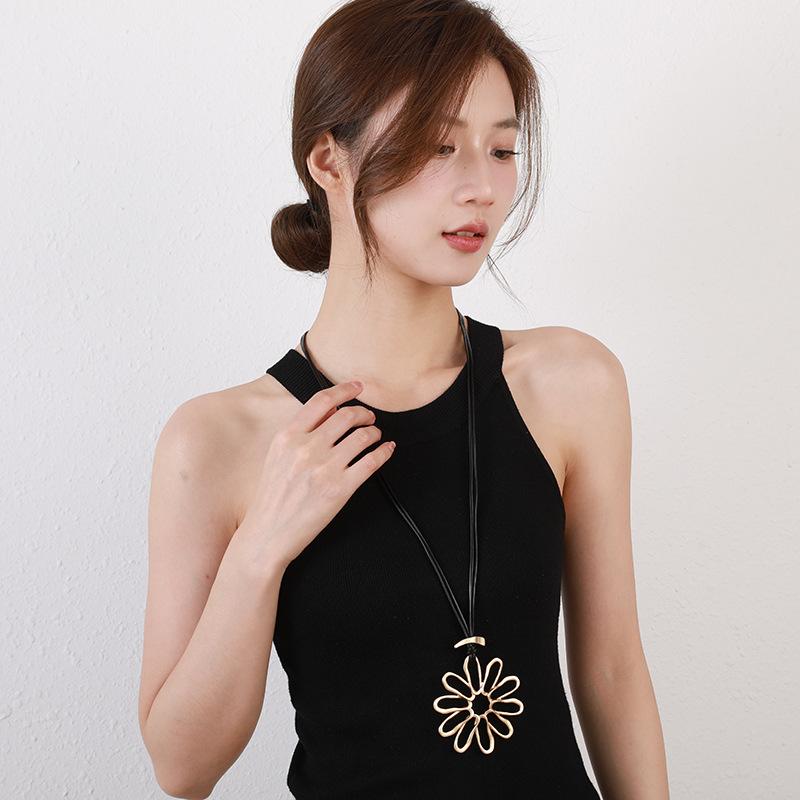 Sweater Chain Women'S Long Flower Alloy Leather Rope Long Necklace