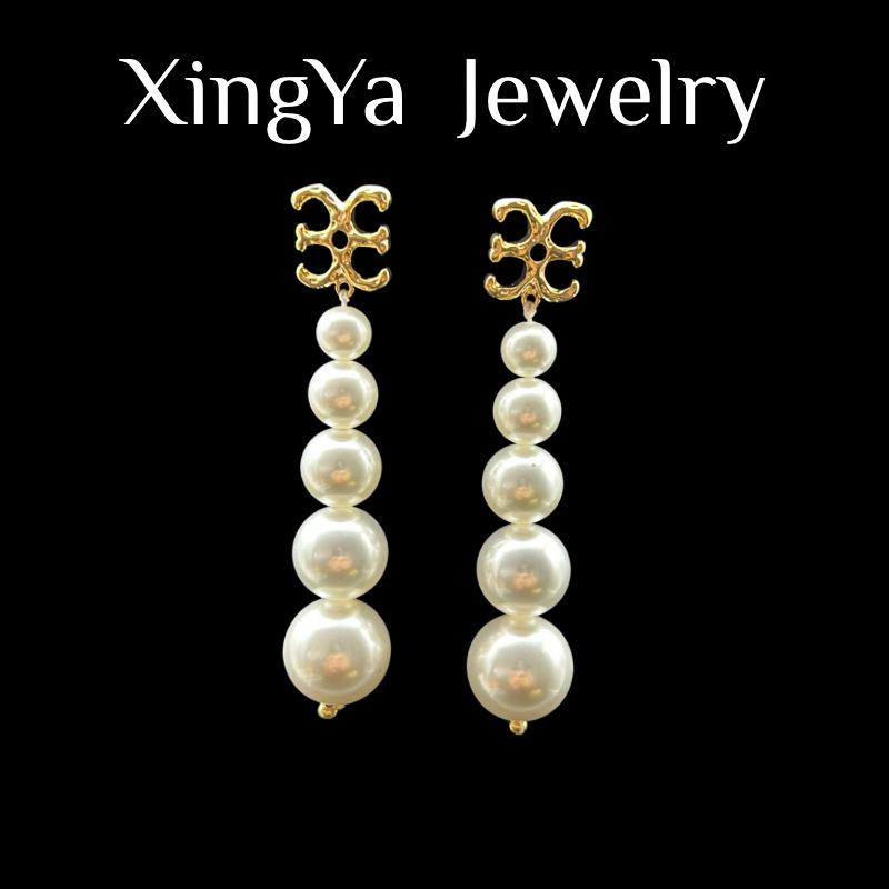 

French Retro Niche Design Can Be Mixed Disassembled With Multiple Styles Of Wearing. Pearl Necklace Earring Set