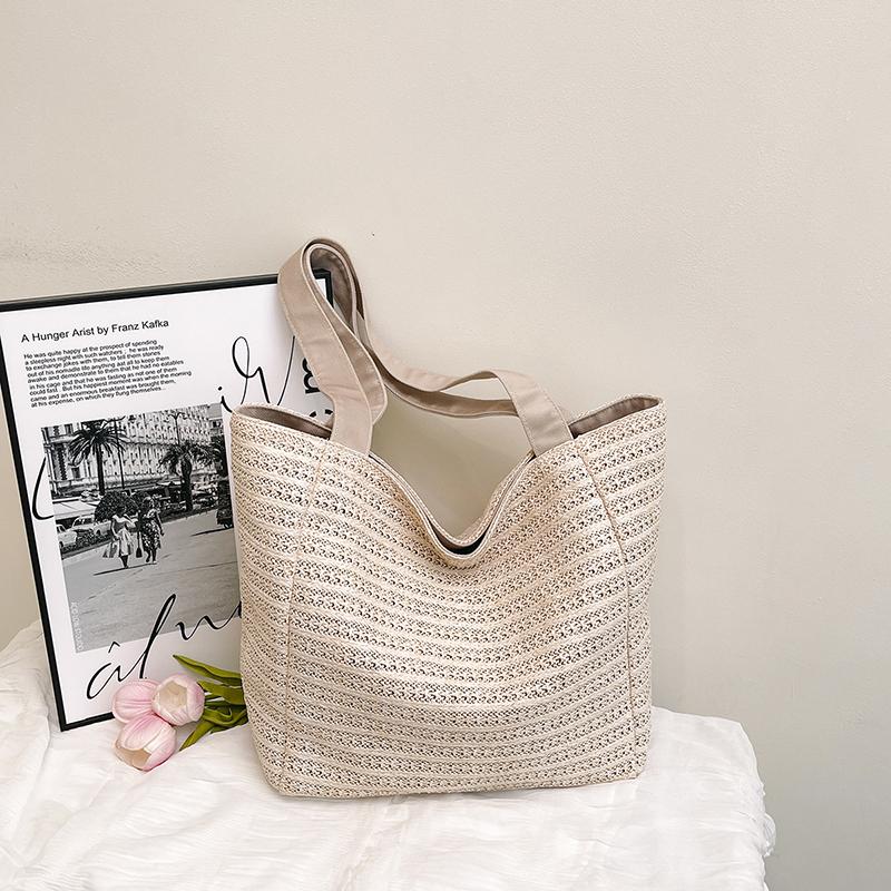 Large Capacity Straw Bag Women's Seaside Vacation Tote Bag for Commuting Shoulder Tote Bag