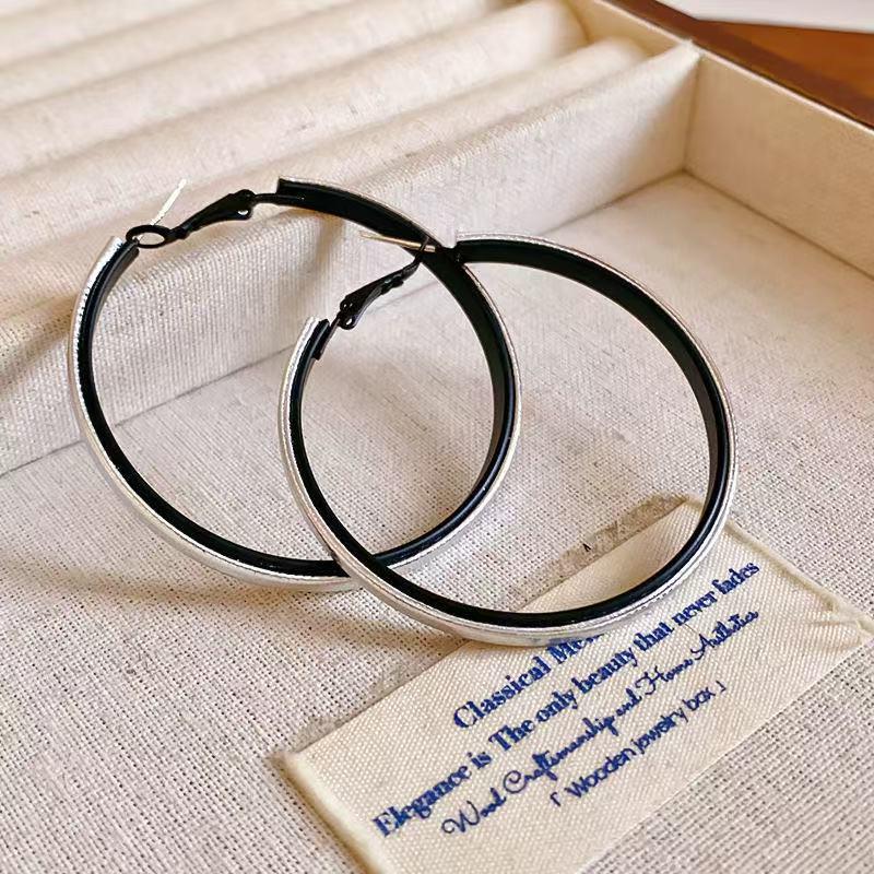 Exquisite Autumn/Winter Leopard Print Large Hoop Earrings, Retro Leather Design