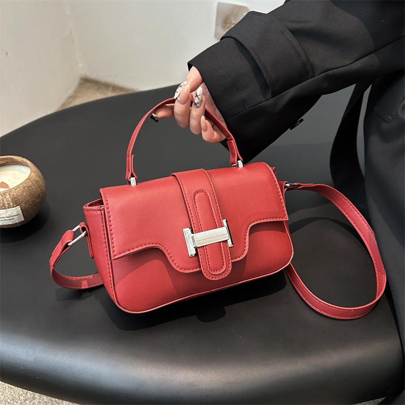 High-end Small Bag Women's 2025 Spring New Versatile Small Fresh Girl Messenger Bag Niche Fashion Shoulder Bag