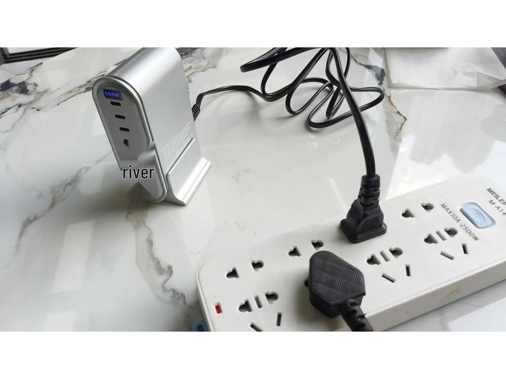 PD140W Multi-Port Gallium Nitride USB Charger: 600W Desktop Charger with 140W Fast Charging for Mobile Phones