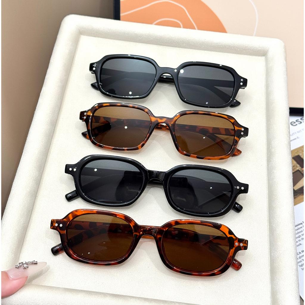 4Pcs Fashionable Square Frame Sunglasses Set with Classic Black Frame & Retro Leopard Print for Daily Commuting and Casual Wear