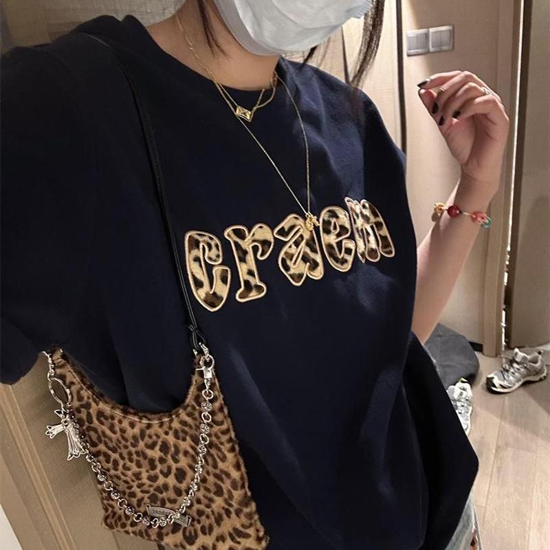 

Женская футболка большого размера с вышивкой и леопардовым принтом - Летний топ свободного кроя с коротким рукавом 2025 3XL темно-синий