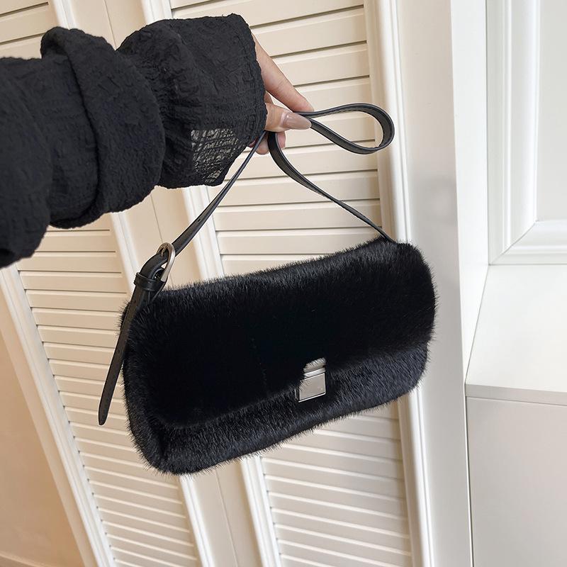 Plush Bag Women's Large Capacity 2025 New Autumn and Winter Versatile Casual Shoulder Underarm Bag Plush Small Square Bag