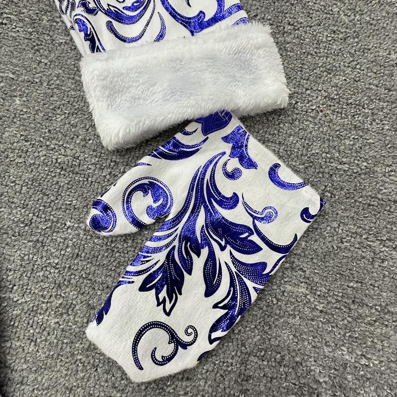 Weihnachtsmannkostüm & Weihnachtsdekorationsset mit Geschenkesocken und Mütze