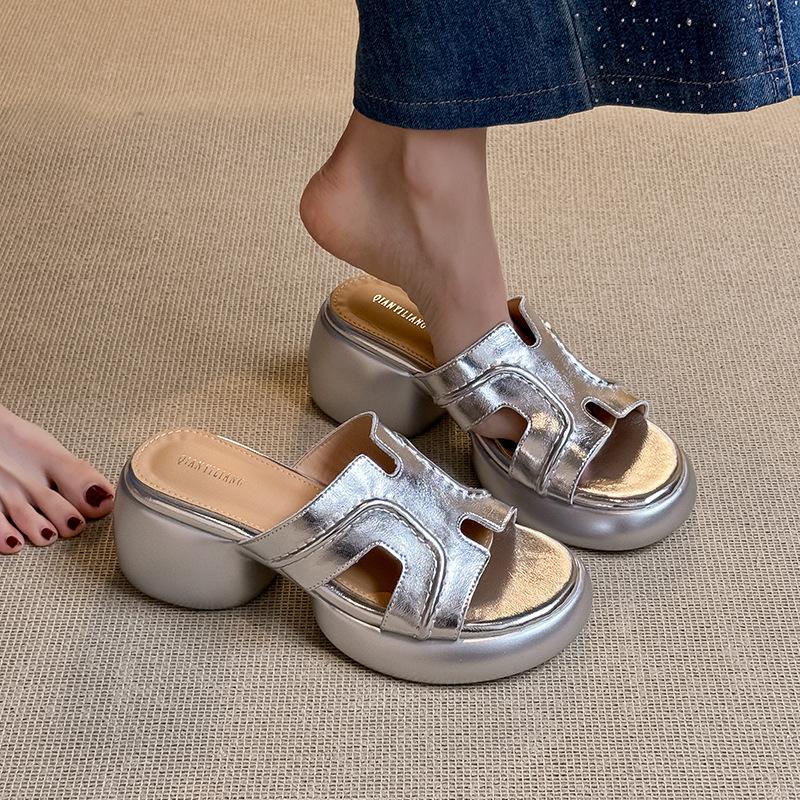 

Versatile cool slippers summer new fashion slippers women s outer wear British one-pedal lightweight thick-bottomed muffin 39 серебряный