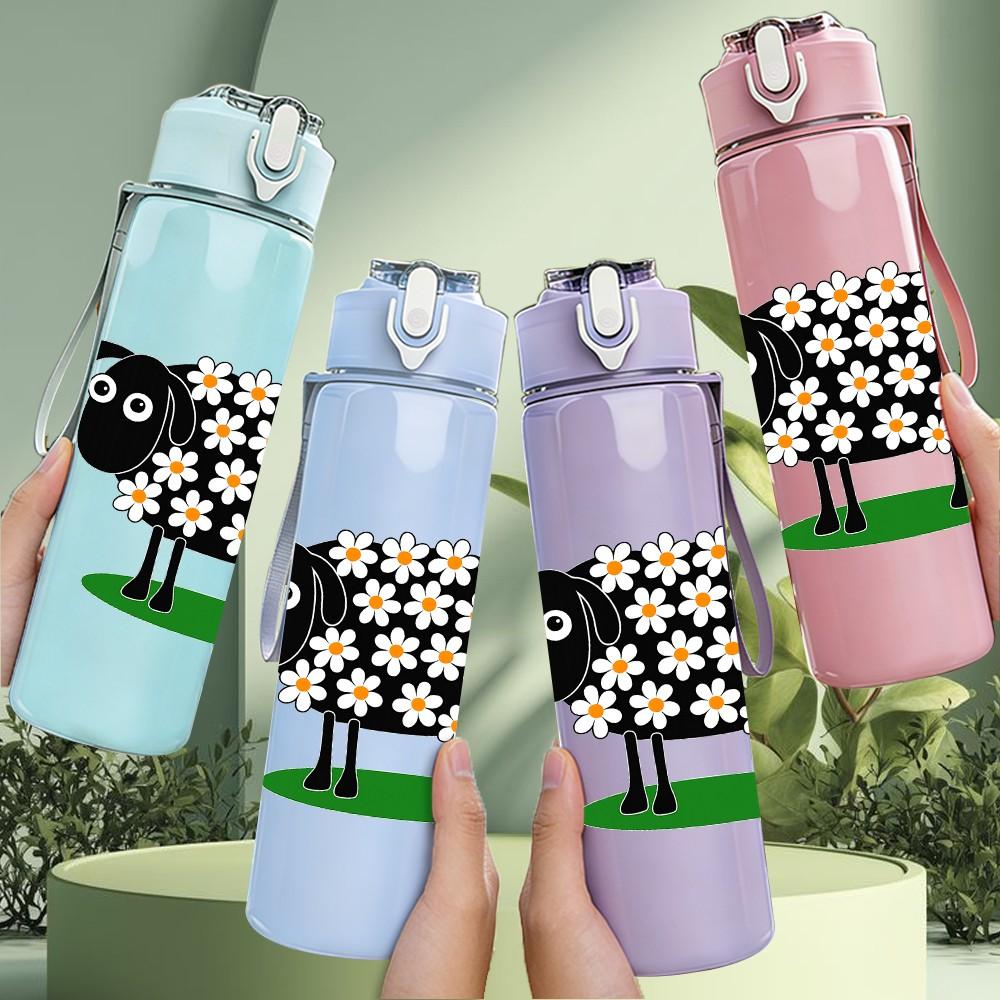 1PC Daisy Sheep Cartoon Print 750ml Color Plastic Sports Water Bottle Leakproof Flip Straw Lid Suitable for Sports Office Home Use