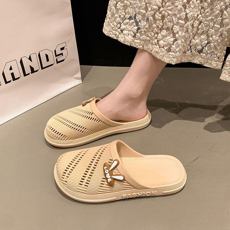 Fashion versatile beach casual soft sole stepping on shit hole shoes foreign style soft sole slippers 2025 autumn new Internet celebrity Korean versi