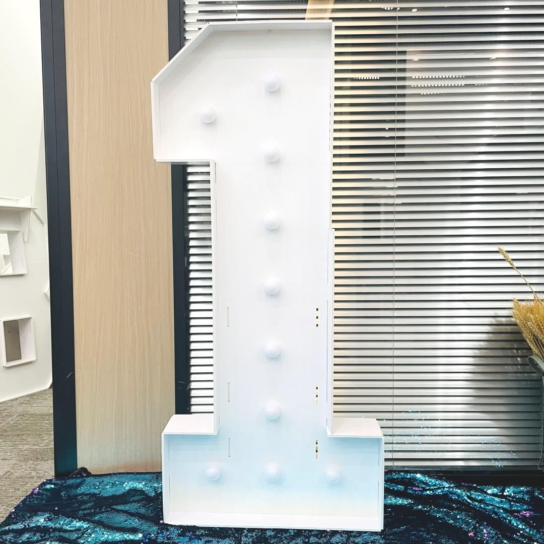 

With Yellow Light 120cm Marquee Numbers – Fits Birthdays, Anniversaries, Back-to-School & Retirements – Adorn with Balloons/Flowers Number 1