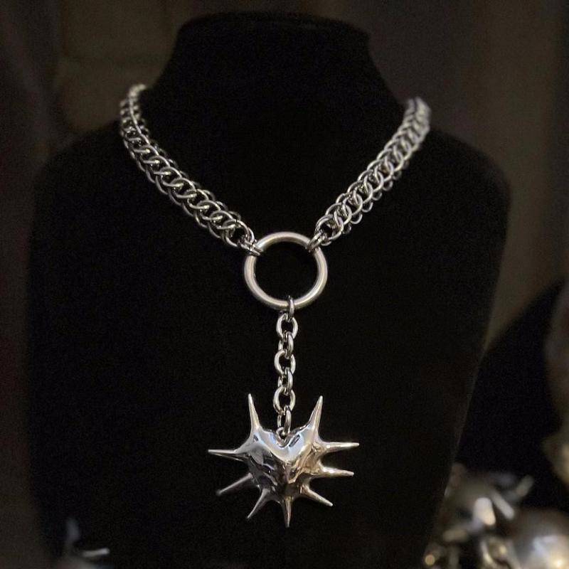 Gothic Vintage Copper Color Thorn Heart Pendant Necklace, Men and Women Personalized Punk Style Trend Accessories Gift