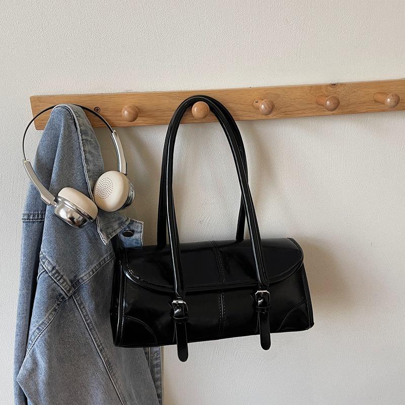 Oil wax leather underarm bag women's high-end niche design shoulder bag large capacity versatile long commuter women's bag