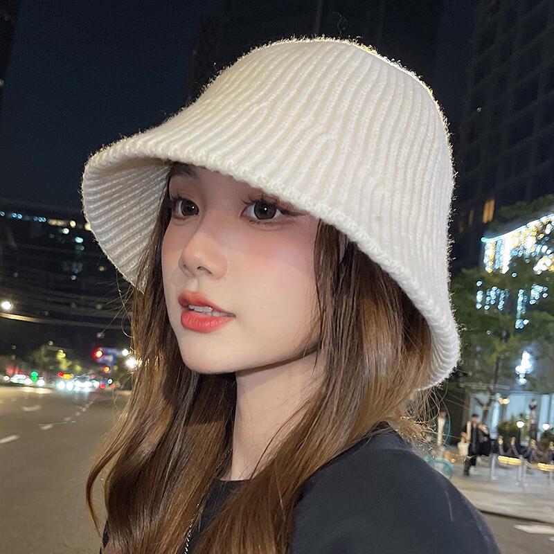 Простая женская вязаная панама