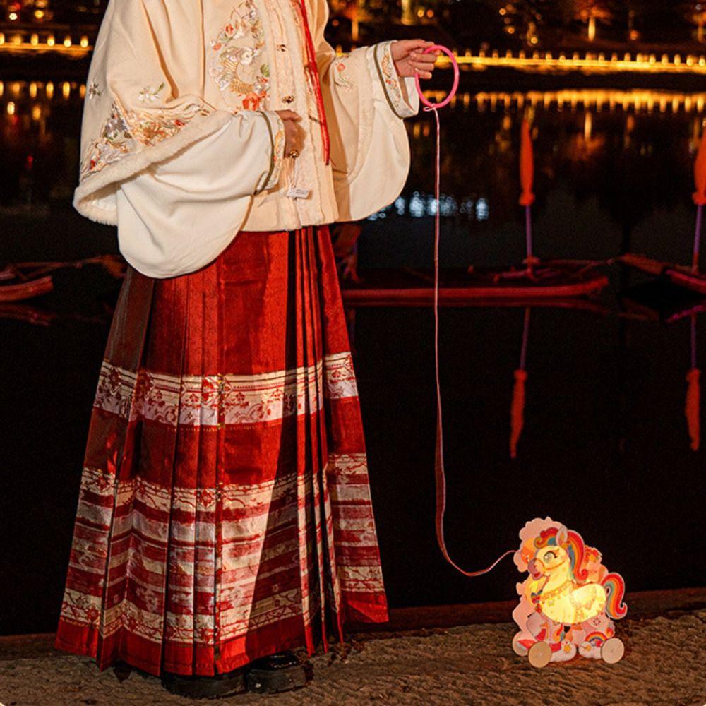 Lanterne Portable DIY Nouvel An Chinois Lumineuse Dessin Animé Mignonne Lanterne Année du Cheval 2026 Lanterne Cheval Traditionnelle Portative PVC Fête